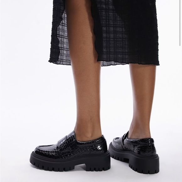 Topshop Lottie chunky loafers in black croc - Picture 5 of 12